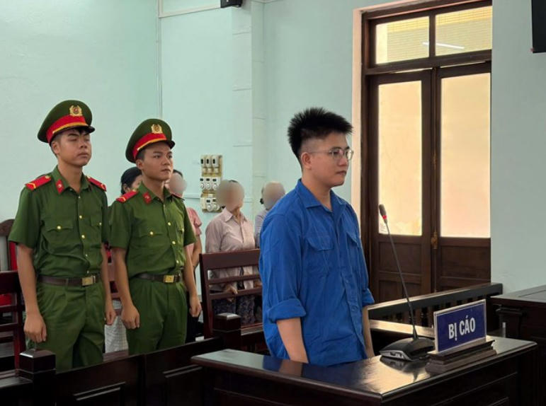 Đối tượng Nguyễn Duy Nhật lĩnh 11 năm tù vì tội "Trộm cắp tài sản". Ảnh: TAND Khu vực 1 - TP Huế.