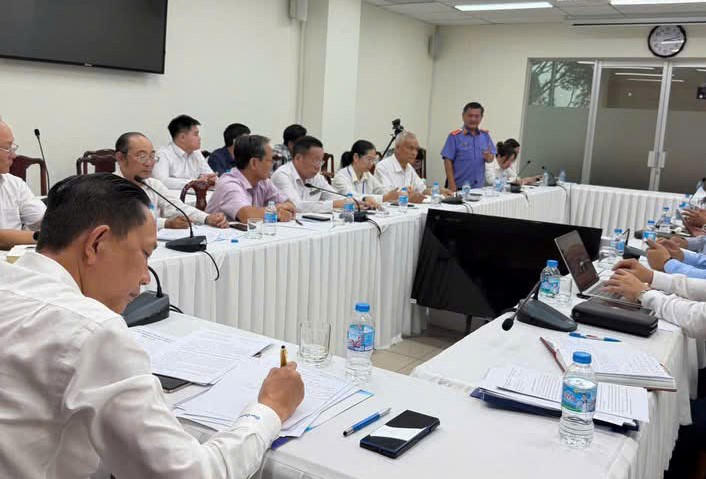 Đại diện cơ quan tố tụng đóng góp ý kiến về công tác luật sư.
