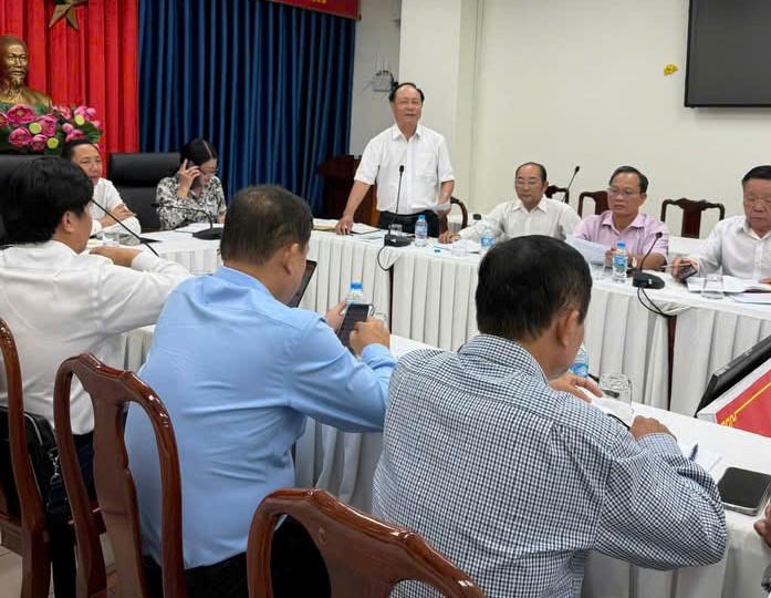 Các Luật sư phát biểu ý kiến.