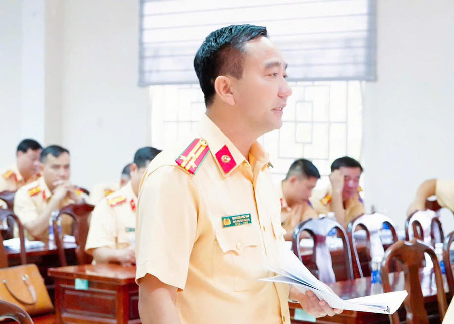 Các đại biểu phát biểu ý kiến.