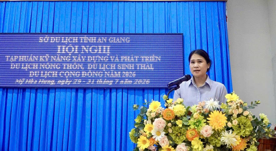 Bà Trần Thị Loan, Phó Trưởng phòng Quy hoạch và Phát triển du lịch, Sở Du lịch An Giang phát biểu chào mừng. Bà Trần Thị Loan, Phó Trưởng phòng Quy hoạch và Phát triển du lịch, Sở Du lịch An Giang phát biểu chào mừng.