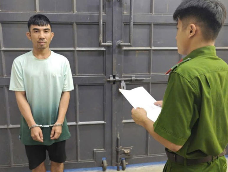 Đối tượng Nguyễn Duy Khánh bị bắt giữ, khởi tố về tội lạm dụng tín nhiệm chiếm đoạt tài sản. Ảnh: Công an Hà Tĩnh