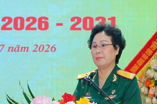 Bà Nguyễn Thị Bảo Hiền, Phó Chủ tịch, Tổng Thư ký Hiệp hội Doanh nghiệp Doanh nhân CCB Việt Nam phát biểu tại đại hội.