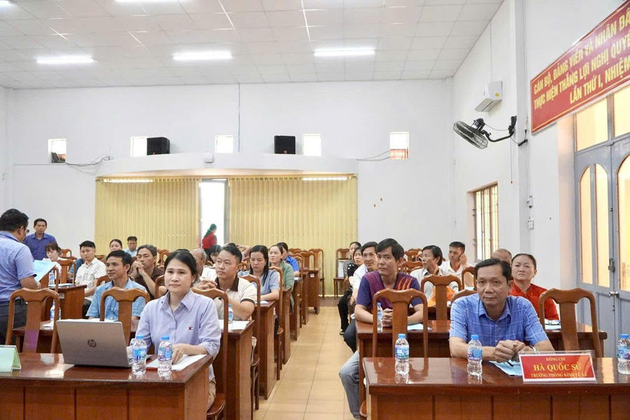 Các đại biểu tham dự hội nghị.