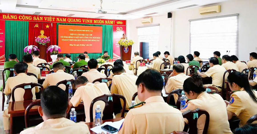 Cục Cảnh sát Giao thông kiểm tra công tác bảo đảm TTATGT tại Công an thành phố Đồng Nai. 