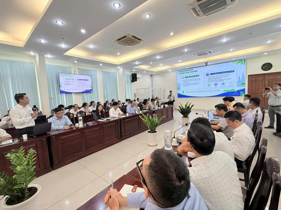 Lãnh đạo Trung tâm Quản lý Giao thông công cộng báo cáo tại hội nghị
. (Ảnh: Cổng TTĐT TP HCM)