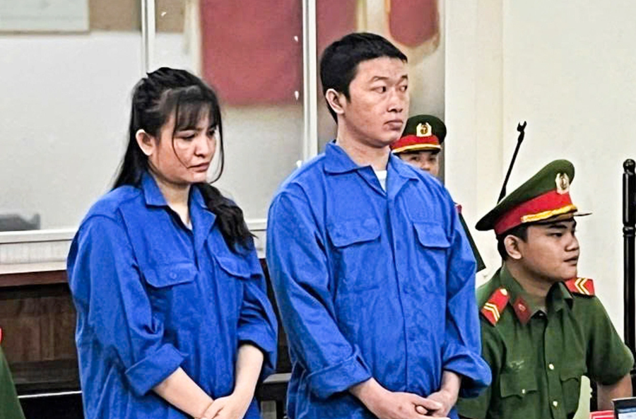 Sinh và Hữu tại tòa án (Ảnh: K.Đ.).