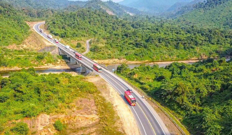 Mở rộng tuyến đường cao tốc Cam Lộ - La Sơn (Ảnh Báo Xây dựng)