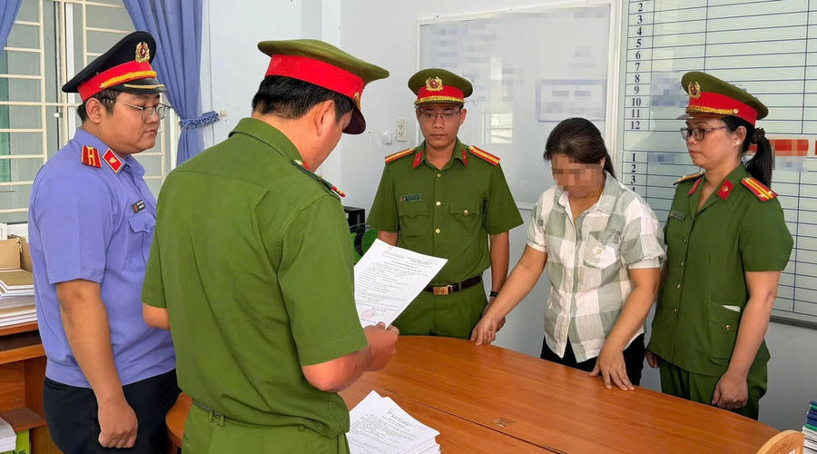 Bà Kim Thị Sa Minh tại cơ quan công an - Ảnh: CACC