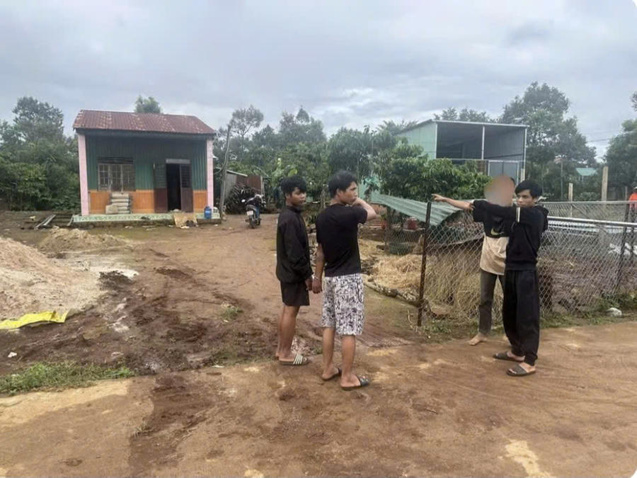Nhóm 4 đối tượng tụ tập "đập đá" ở nhà của Hanh. 