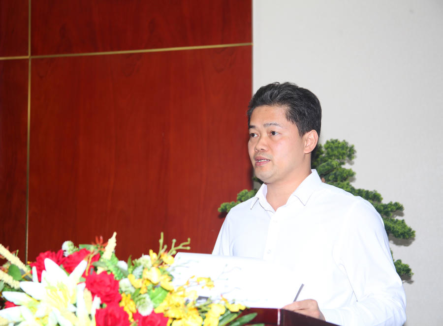 Thứ trưởng Thường trực Bộ Y tế Vũ Mạnh Hà, đề nghị tỉnh Cà Mau tiếp tục đẩy mạnh đầu tư các dự án y tế trọng điểm, phát triển nguồn nhân lực chất lượng cao và xây dựng hệ thống Y tế hiện đại, lấy người bệnh làm trung tâm.