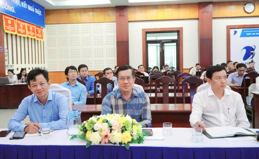 Các đại biểu tham dự hội nghị.