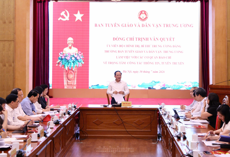 Đồng chí Trịnh Văn Quyết, Ủy viên Bộ Chính trị, Bí thư Trung ương Đảng, Trưởng Ban Tuyên giáo và Dân vận Trung ương làm việc với các cơ quan báo chí - Ảnh: VGP/Thu Giang