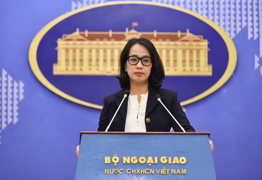 Người Phát ngôn Bộ Ngoại giao Việt Nam Phạm Thu Hằng cho biết: Chiều 29/7, 48 thuyền viên Việt Nam đã trở về đất liền an toàn và đoàn tụ với gia đình. (Ảnh: Bộ Ngoại giao)

