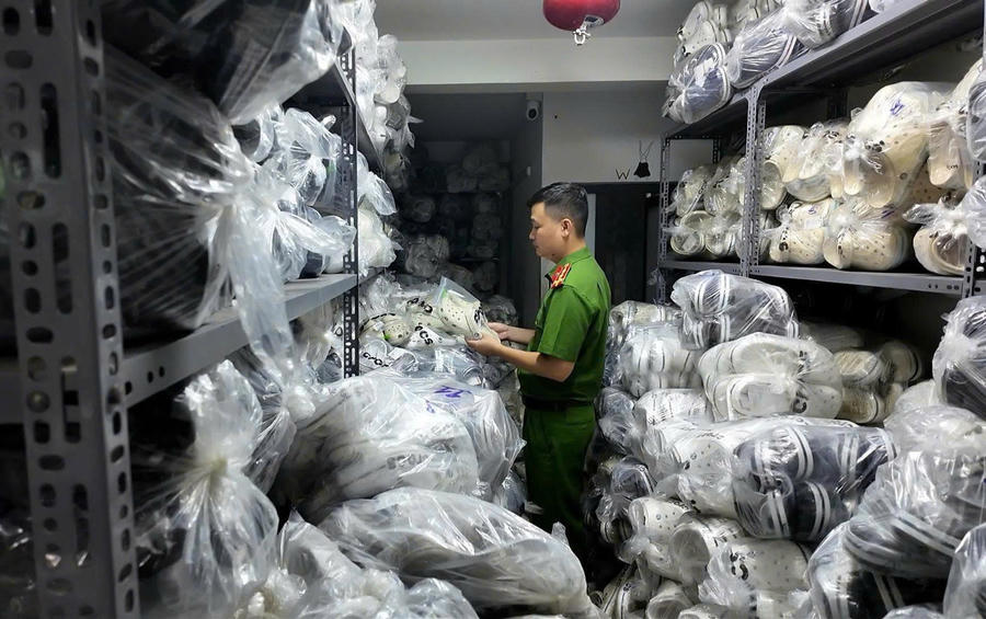Lực lượng chức năng kiểm tra hàng loạt cơ sở kinh doanh, phát hiện, xử lý nhiều trường hợp vi phạm. (Ảnh: Cổng TTĐT TP Đà Nẵng)