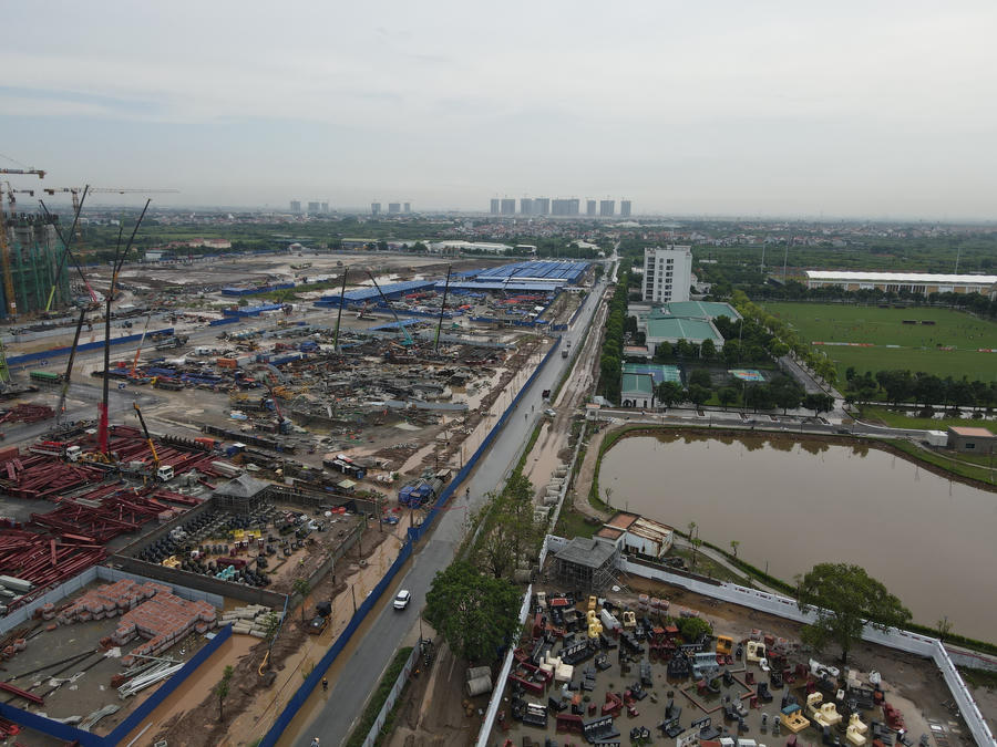 Sân vận động PVF đang bước vào giai đoạn hoàn thiện phần thân khán đài và chuẩn bị lắp mái.