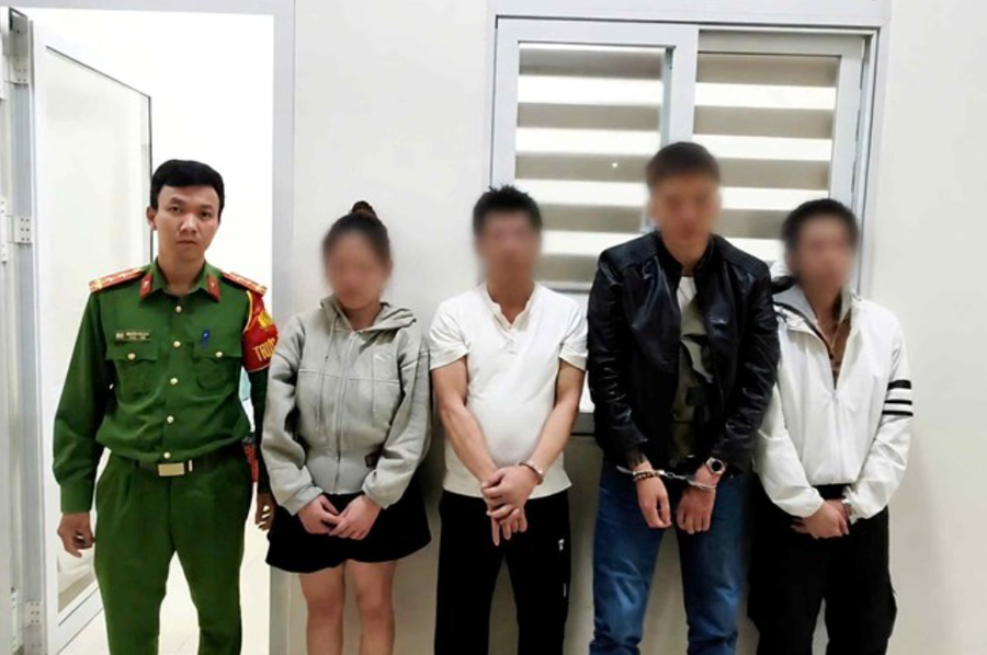 Các đối tượng liên quan đến ma túy bị Công an xã Đức Trọng bắt giữ. Ảnh: Công an Lâm Đồng
