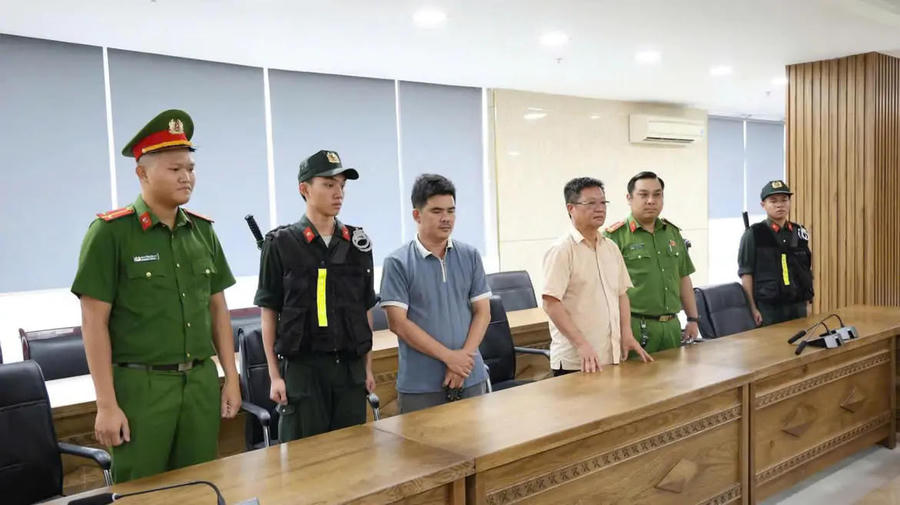 Cơ quan Cảnh sát điều tra thực hiện lệnh khởi tố vụ án, khởi tố bị can đối với 2 đối tượng - Ảnh Công an TP Đà Nẵng.