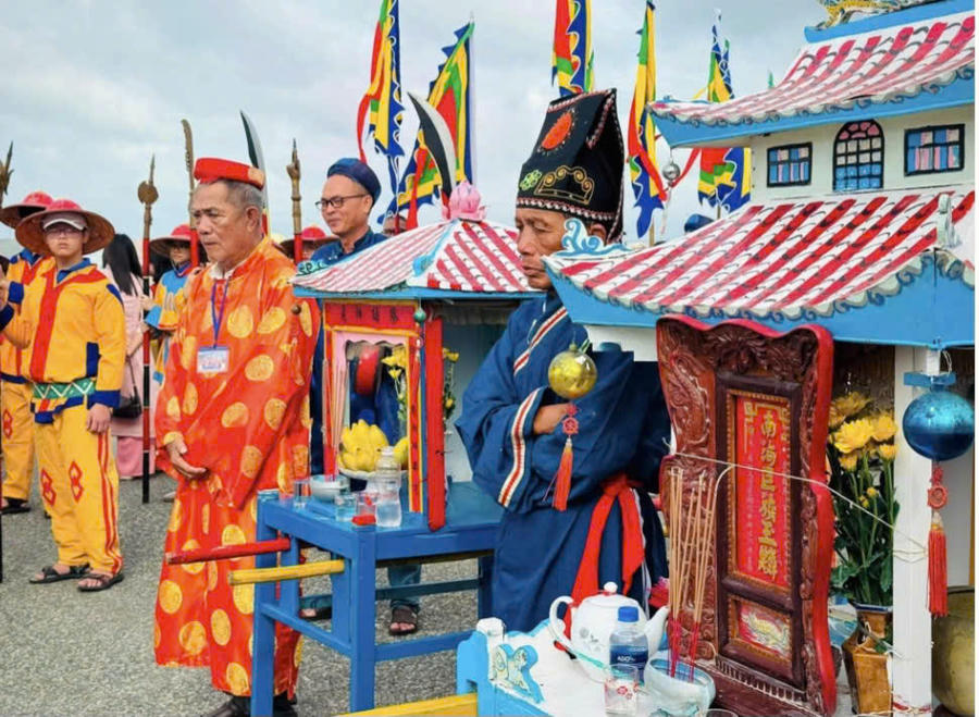 Đình và Vạn Phước Lộc được Nhà nước xếp hạng Di tích quốc gia năm 2012 là nơi diễn ra Lễ hội Cầu Ngư.