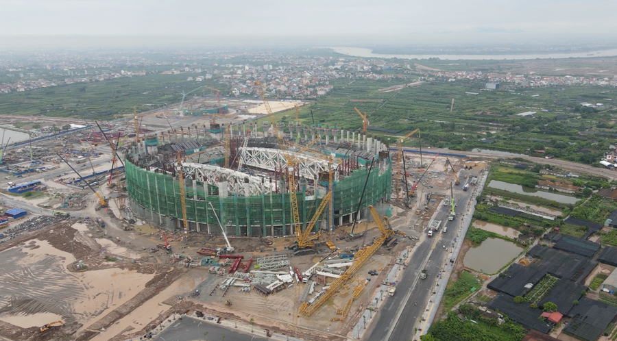 Công trình có diện tích hơn 55.000m², quy mô 60.000 chỗ ngồi, gồm bốn khán đài chính A, B, C và D.