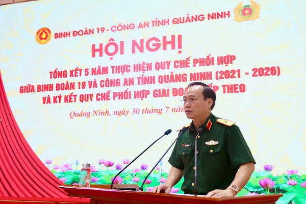 Thiếu tướng Đỗ Mạnh Khảm, Tư lệnh Binh đoàn 19 phát biểu.