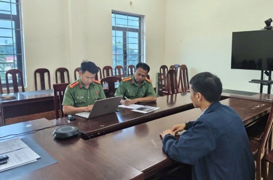 Công an tỉnh Điện Biên làm việc với trường hợp có bình luận tiêu cực, cổ xúy cho thông tin xấu, độc trên mạng. Ảnh: Công an Điện Biên