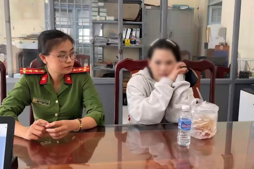 Công an xã Tân Thạnh làm việc với V.T.M.T. Ảnh: Công an TP Cần Thơ