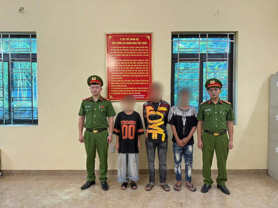Nhóm đối tượng tại cơ quan công an. (Ảnh: CA Tuyên Quang).