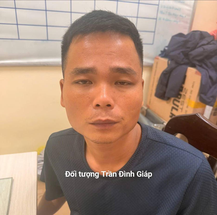 Đối tượng bị khống chế bắt giữ.