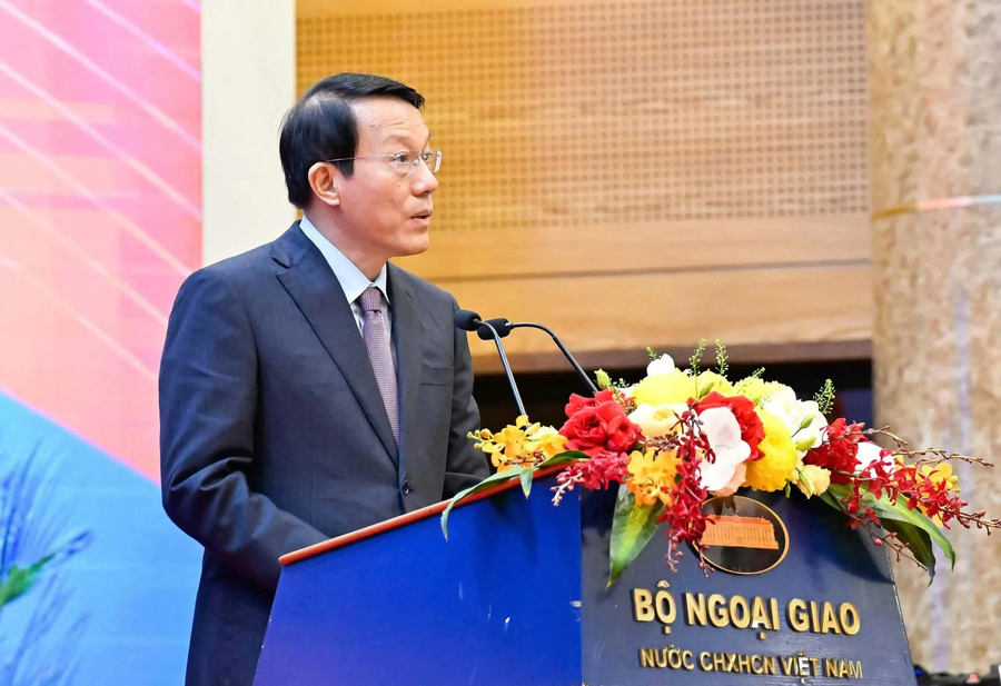 Bộ trưởng Bộ Công an Lương Tam Quang Bộ Công an sẽ tiếp tục phối hợp chặt chẽ với các cơ quan đối ngoại, các cơ quan đại diện Việt Nam ở nước ngoài cùng các bộ, ngành, địa phương để triển khai hiệu quả đường lối đối ngoại trong giai đoạn phát triển mới. Ảnh: Báo TGVN