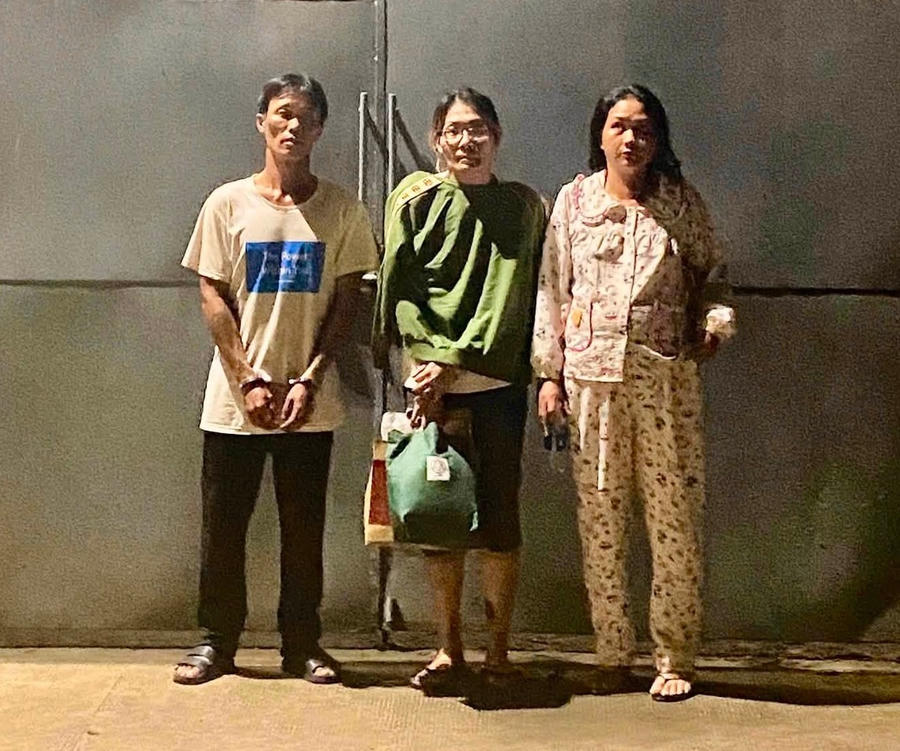 Các đối tượng từ trái qua phải: Lê Văn Gấu, Trần Huỳnh Hồng Thương và Nguyễn Thị Ngọc Cẩm (ảnh: Facebook Công an xã Đại Phước). Các đối tượng từ trái qua phải: Lê Văn Gấu, Trần Huỳnh Hồng Thương và Nguyễn Thị Ngọc Cẩm (ảnh: Facebook Công an xã Đại Phước).