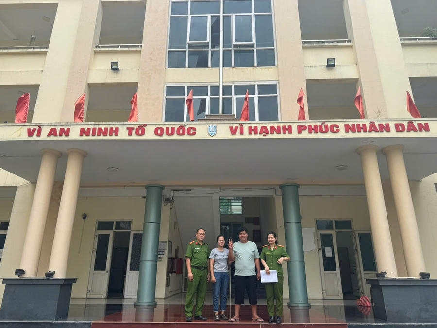 Công dân Nguyền Mạnh Hùng về với người thân tại xã Yên Lạc, Phú Thọ.