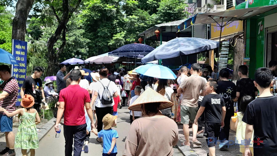 Doanh thu lưu trú, ăn uống và du lịch lữ hành đạt nhiều kết quả tích cực. (Ảnh: Như Trường).