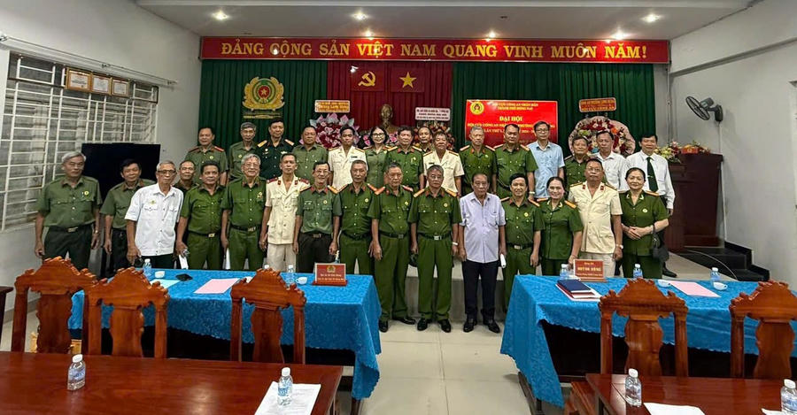 Các đại biểu chụp ảnh lưu niệm tại Đại hội.