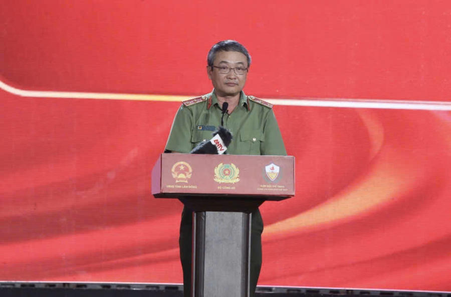 Trung tướng Nguyễn Ngọc Toàn, Phó Chủ tịch Hiệp hội Thể thao Công an nhân dân Việt Nam phát biểu tại lễ khai mạc. Ảnh: Báo Lâm Đồng