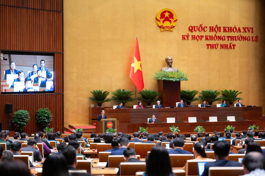 Bộ trưởng Bộ Tư pháp Hoàng Thanh Tùng trình bày Tờ trình tóm tắt về dự án Luật Phổ biến, giáo dục pháp luật (sửa đổi)
