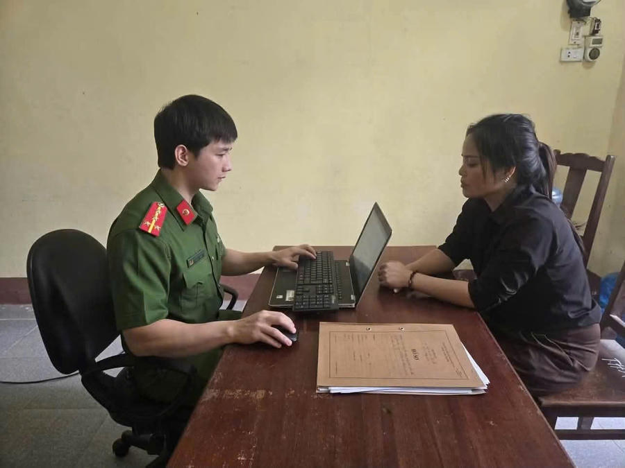 Đối tượng Đặng Thị Ghi tại cơ quan Công an .