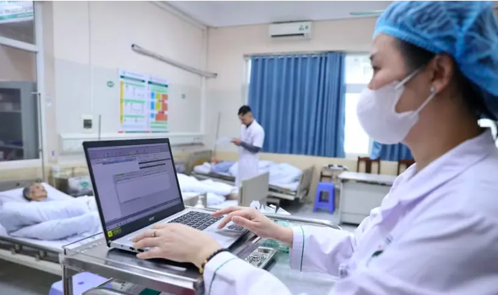 TP Hà Nội đặt mục tiêu đến ngày 15/10 năm nay, 100% người dân có Sổ sức khỏe điện tử trên ứng dụng VNeID.