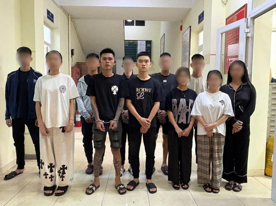 Nhóm các đối tượng bị bắt giữ.