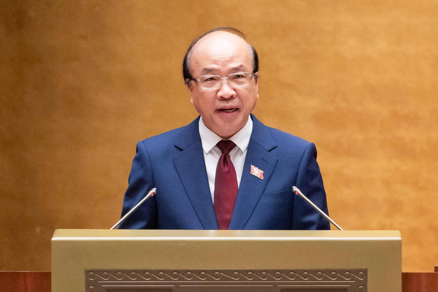 Chủ nhiệm Ủy ban Pháp luật và Tư pháp của Quốc hội Phan Chí Hiếu trình bày Báo cáo tóm tắt thẩm tra dự án Luật Phổ biến, giáo dục pháp luật (sửa đổi)