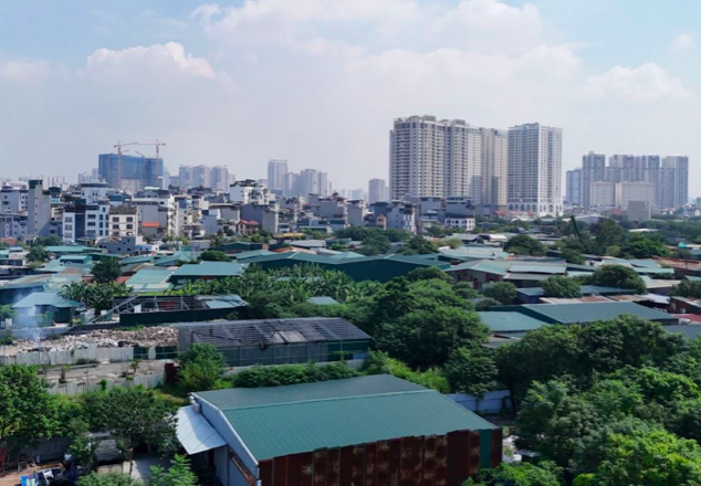 Hàng trăm kho xưởng trái phép nghi xây trên đất nông nghiệp ở xã Thanh Liệt.
