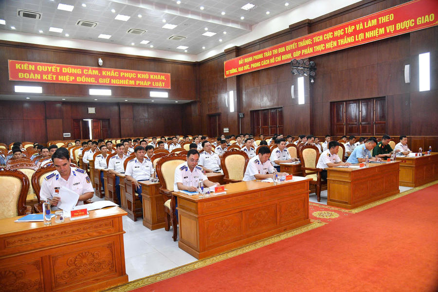 Các đại biểu tham dự hội nghị.