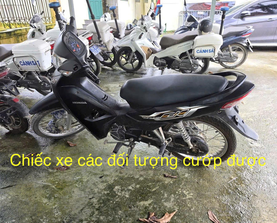 Chiếc xe tang vật bị các đối tượng cướp.