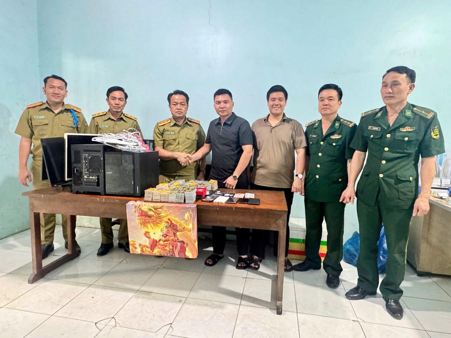 Cơ quan CSĐT Công an tỉnh Phú Thọ phối hợp với Công an tỉnh Khăm - Muộn, Lào để xác minh hoạt động của các đối tượng tại Lào. 