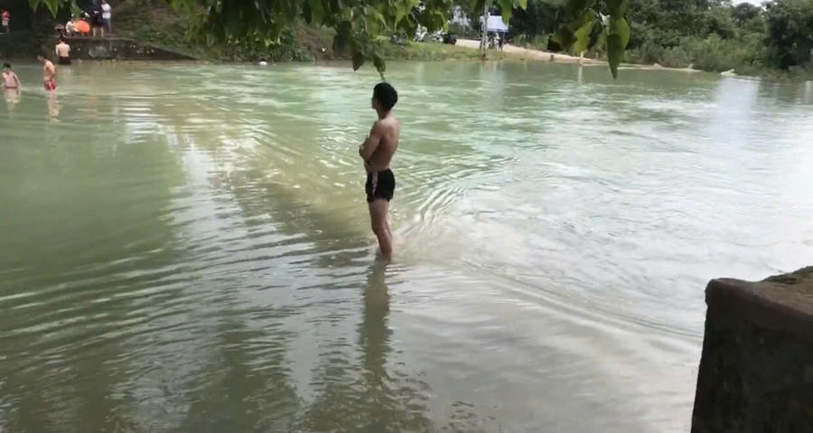 Khu vực đập tràn nơi Phó Trưởng Công an xã Văn Phú kịp thời cứu cháu bé bị đuối nước.