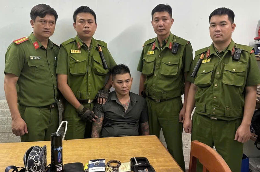 Lực lượng Cảnh sát 113 đã khống chế, đưa đối tượng về trụ sở Công an phường Quy Nhơn Nam để xác minh làm rõ.