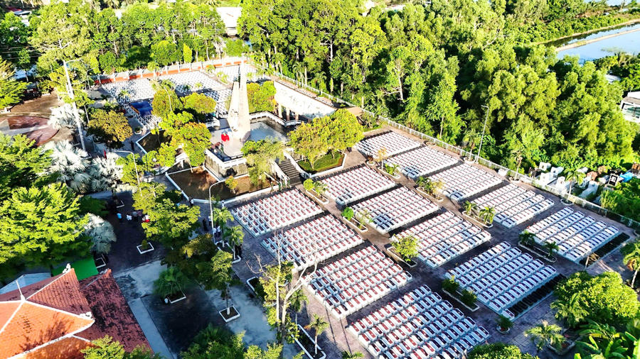 Nghĩa trang Liệt sĩ Thới Bình (xã Trí Phải) hiện là nơi an nghỉ của 1.703 Anh hùng liệt sĩ, trong đó còn 622 phần mộ chưa xác định được thông tin. (Ảnh: VĐ).