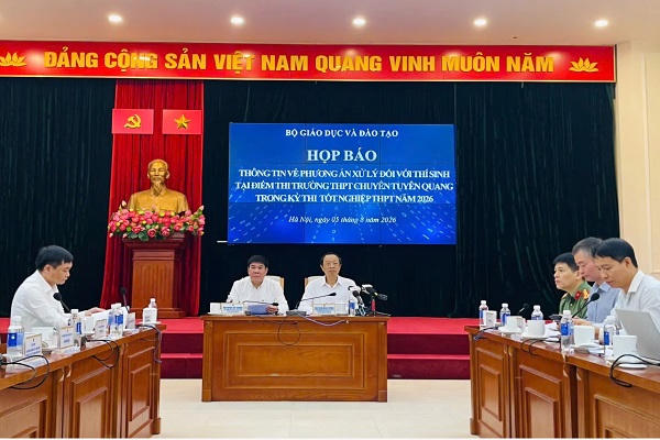 Quang cảnh buổi họp báo.