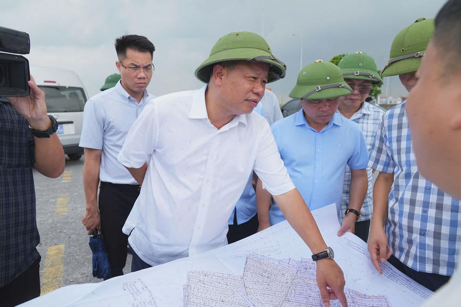 Đoàn công tác TP Hải Phòng kiểm tra thực địa, rà soát những vướng mắc ảnh hưởng tiến độ các dự án. Đoàn công tác TP Hải Phòng kiểm tra thực địa, rà soát những vướng mắc ảnh hưởng tiến độ các dự án.