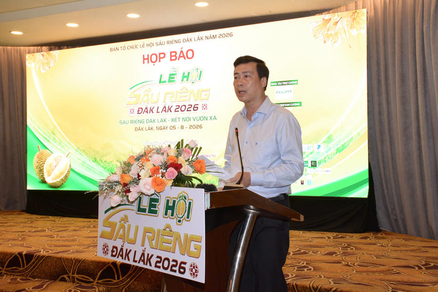 Đại diện Ban Tổ chức lễ hội ông Trần Hồng Tiến - Giám đốc Sở Văn hóa, Thể thao và Du lịch tỉnh Đắk Lắk thông tin về tiến độ chuẩn bị lễ hội.